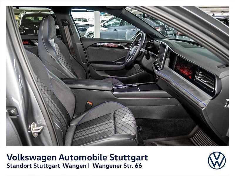 Gebraucht VW Passat R-line 193 PS (141 kW) 2024 Grau Kombi