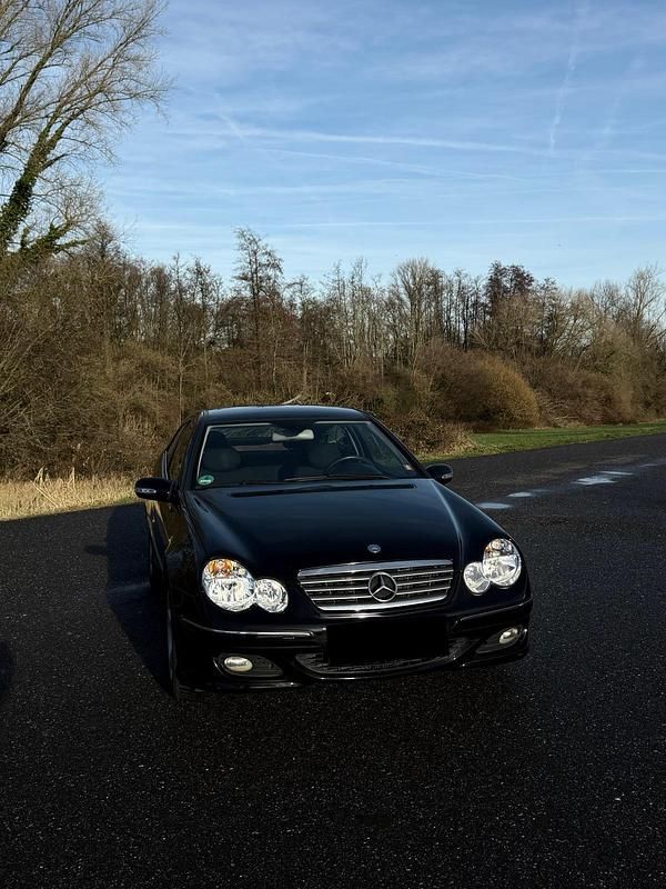 Gebraucht Mercedes C160 122 PS (89 kW) 2006 Schwarz Coupé