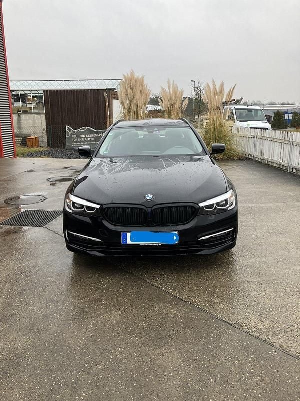 Schwarz Gebraucht 2018 BMW 520 Kombi | 21.900 € (Superpreis) - Bild 1/4