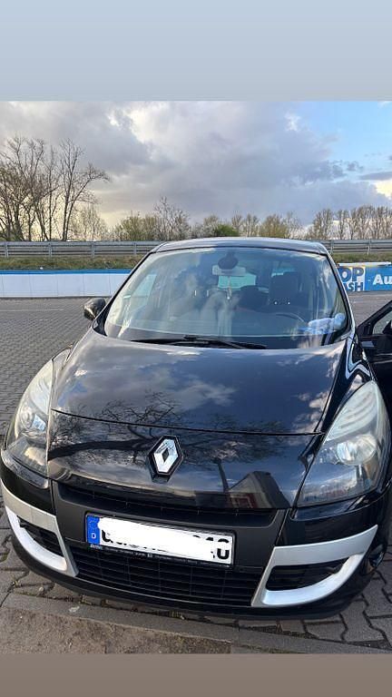 Gebraucht Renault Mégane Dynamique 131 PS (96 kW) 2011 Schwarz Limousine