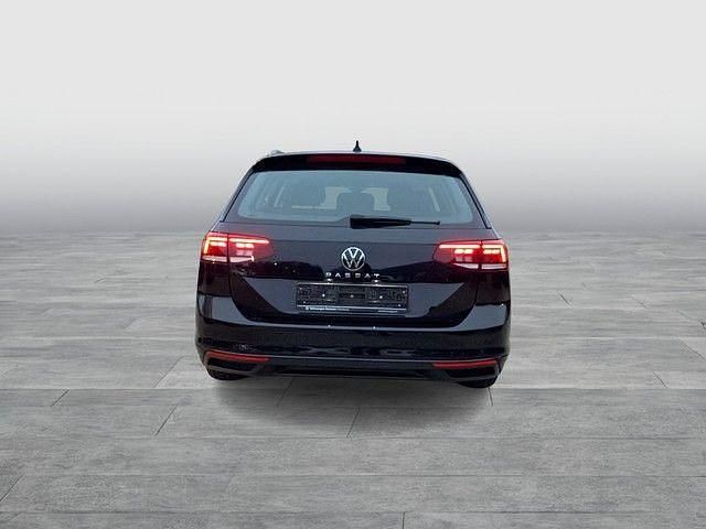 Gebraucht VW Passat Basis 150 PS (110 kW) 2022 Deep black perleffekt (metallic) Kombi