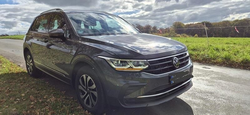 Gebraucht VW Tiguan Active 150 PS (110 kW) 2022 Grau SUV
