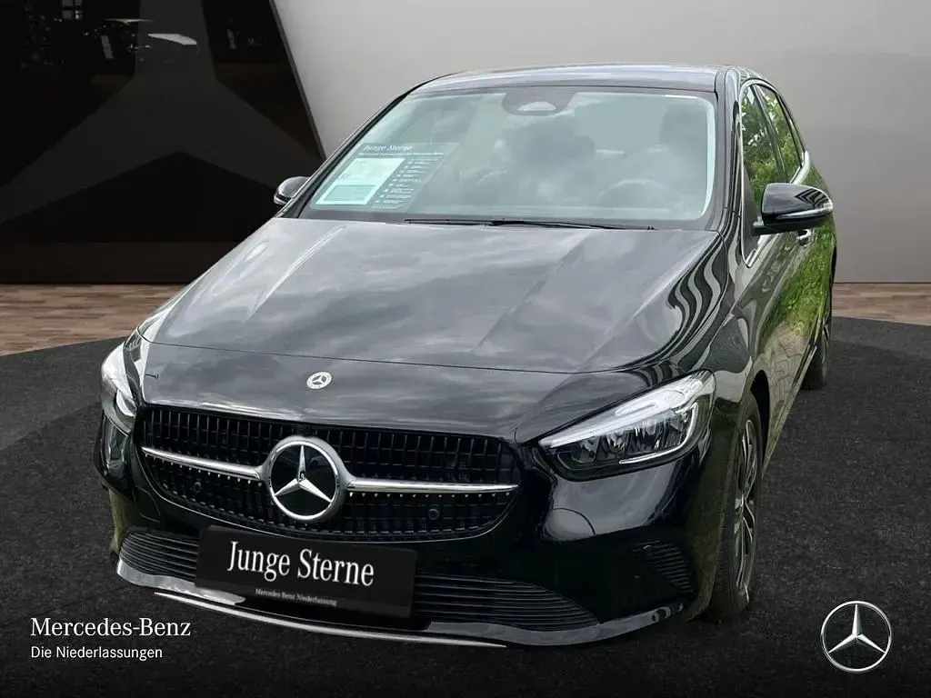 Gebraucht Mercedes B200 Advanced 163 PS (119 kW) 2025 Schwarz Van / Kleinbus