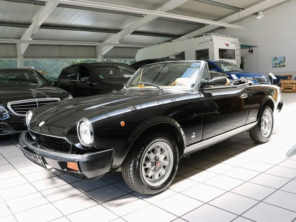 Gebraucht Fiat 124 Spider 105 PS (77 kW) 1982 Schwarz Cabrio