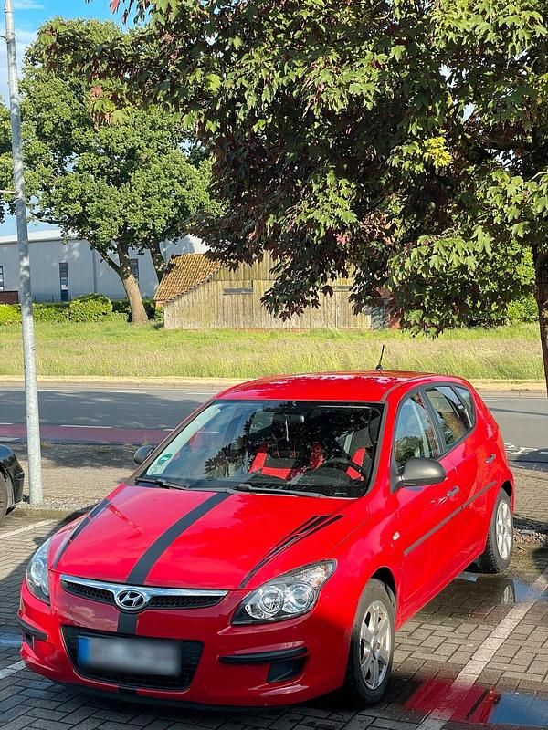 Rot Gebraucht 2009 Hyundai i30 Limousine | 3.000 € (Guter Preis) - Bild 1/4