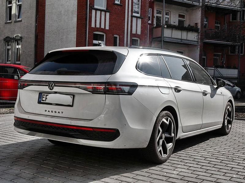 Gebraucht VW Passat R-line 150 PS (110 kW) 2024 Weiß Kombi