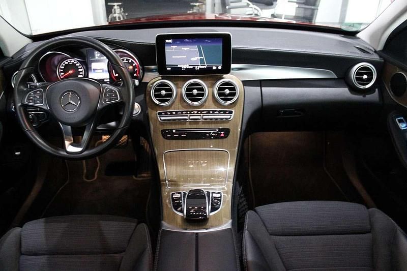 Gebraucht Mercedes C350e Sport 211 PS (155 kW) 2018 Hyazinthrot Kombi