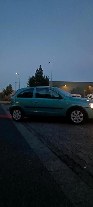 Andere farben Gebraucht 2004 Opel Corsa Kombi | 1.400 € (Fairer Preis) - Bild 1/4
