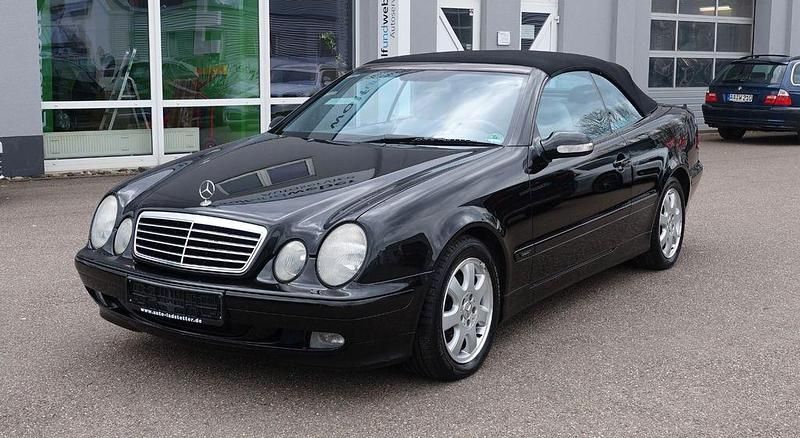 Schwarz Gebraucht 2003 Mercedes CLK200 Avantgarde Cabrio | 8.999 € (Etwas zu teuer) - Bild 1/4