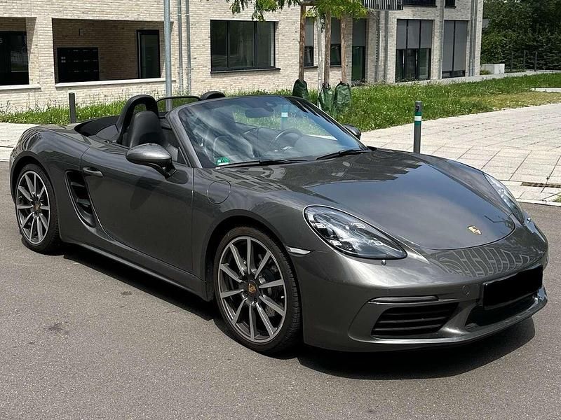 Grau Gebraucht 2017 Porsche 718 Boxster Cabrio | 50.950 € (Guter Preis) - Bild 1/4