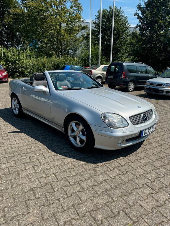 Gebraucht Mercedes SLK230 197 PS (144 kW) 2002 Silber Cabrio