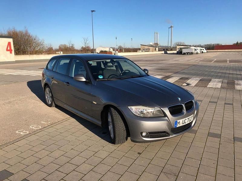 Grau Gebraucht 2011 BMW 318 Kombi | 4.600 € (Guter Preis) - Bild 1/4