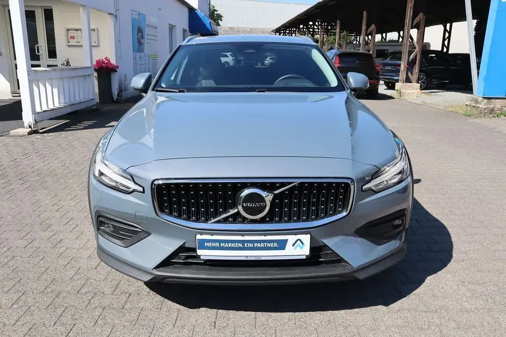 Gebraucht Volvo V60 CC Plus 197 PS (144 kW) 2023 Kombi