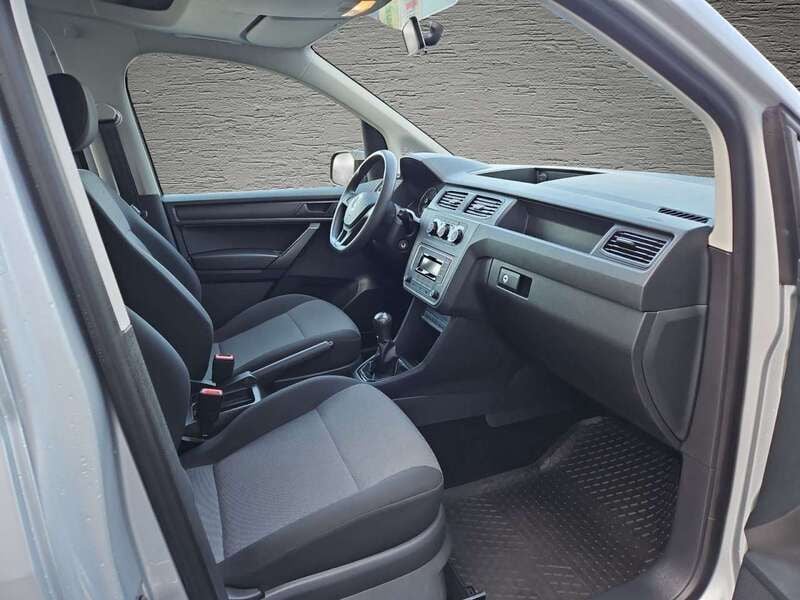 Gebraucht VW Caddy Basis 102 PS (75 kW) 2020 Reflexsilber Van / Kleinbus