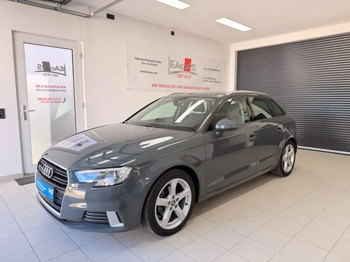 Gebraucht Audi A3 Sportback Sport 150 PS (110 kW) 2017 Grau Kleinwagen