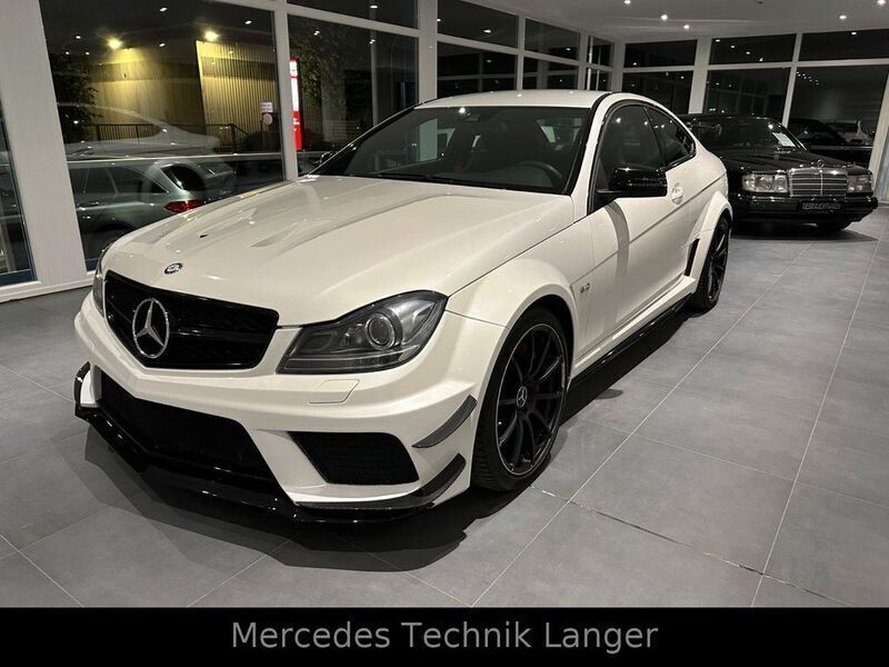 Diamantweiß bright (designo) Gebraucht 2013 Mercedes C63 AMG AMG Coupé | 126.000 € - Bild 1/4