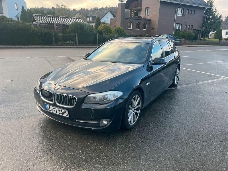 Schwarz Gebraucht 2013 BMW 520 Sport Line Kombi | 5.350 € (Fairer Preis) - Bild 1/4