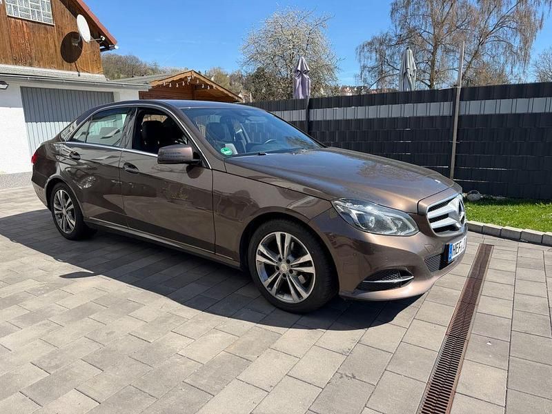Gebraucht Mercedes E220 Edition 170 PS (125 kW) 2014 Braun Limousine