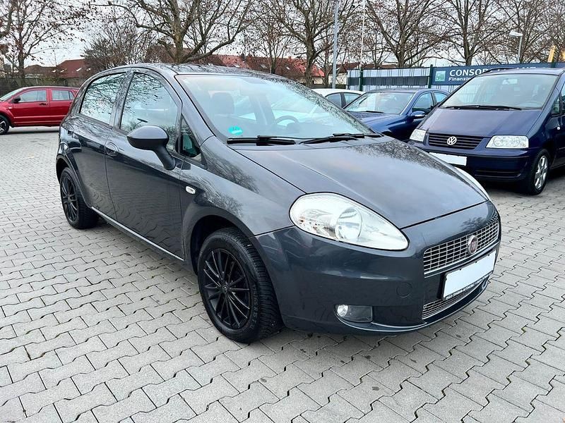 Gebraucht Fiat Grande Punto 65 PS (47 kW) 2010 Grau Kleinwagen