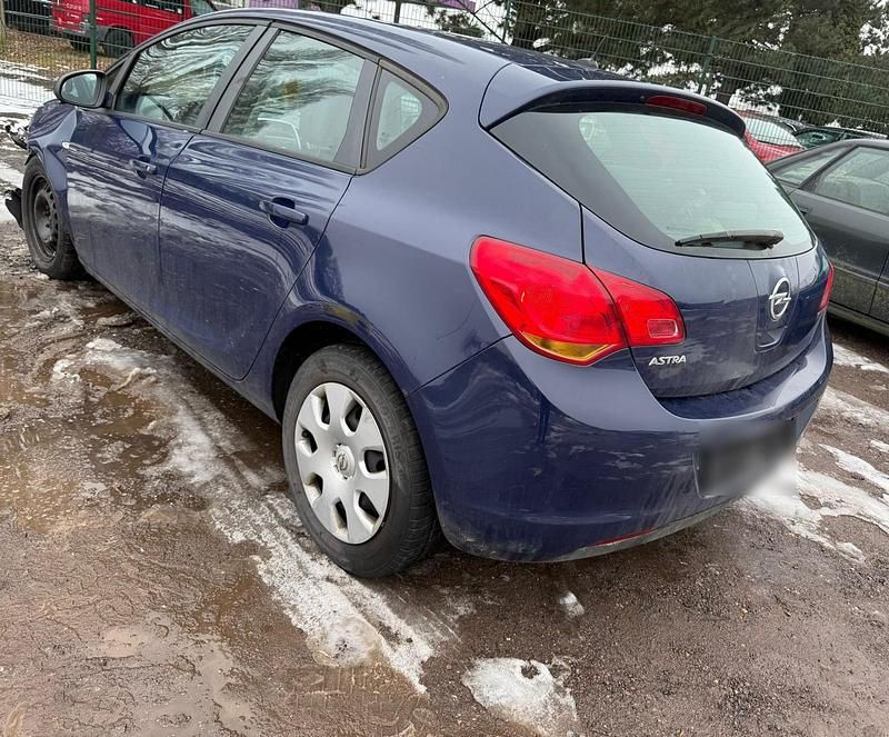 Gebraucht Opel Astra 116 PS (85 kW) 2010 Blau Limousine