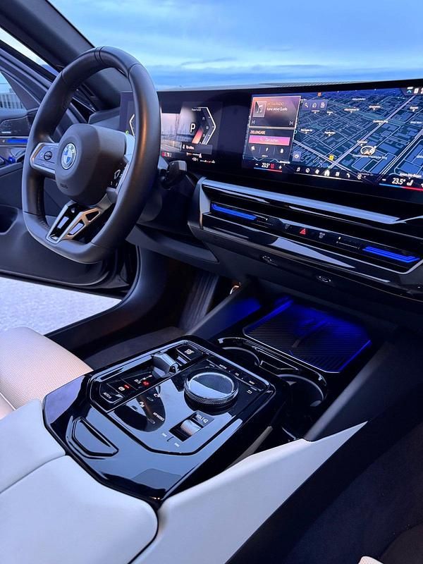 Gebraucht BMW 520 M Sport 197 PS (144 kW) 2024 Schwarz Limousine