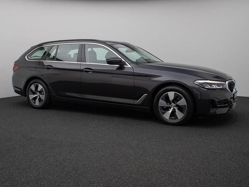Gebraucht BMW 520 Sport Line 184 PS (135 kW) 2022 Sophistograu brillanteffekta9 Kombi