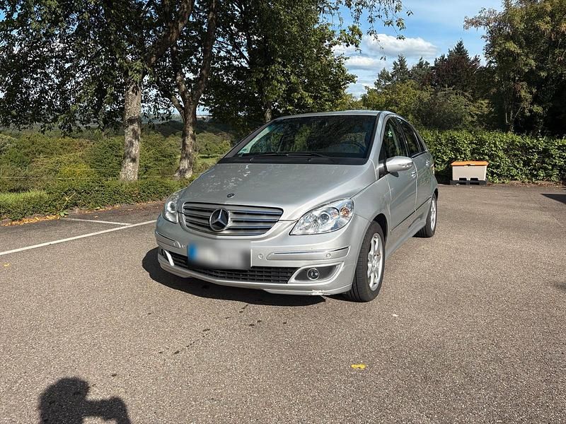 Grau Gebraucht 2006 Mercedes B200 Van / Kleinbus | 5.999 € (Fairer Preis) - Bild 1/4
