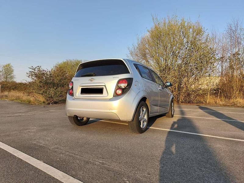 Gebraucht Chevrolet Aveo LT 86 PS (63 kW) 2011 Silber Limousine