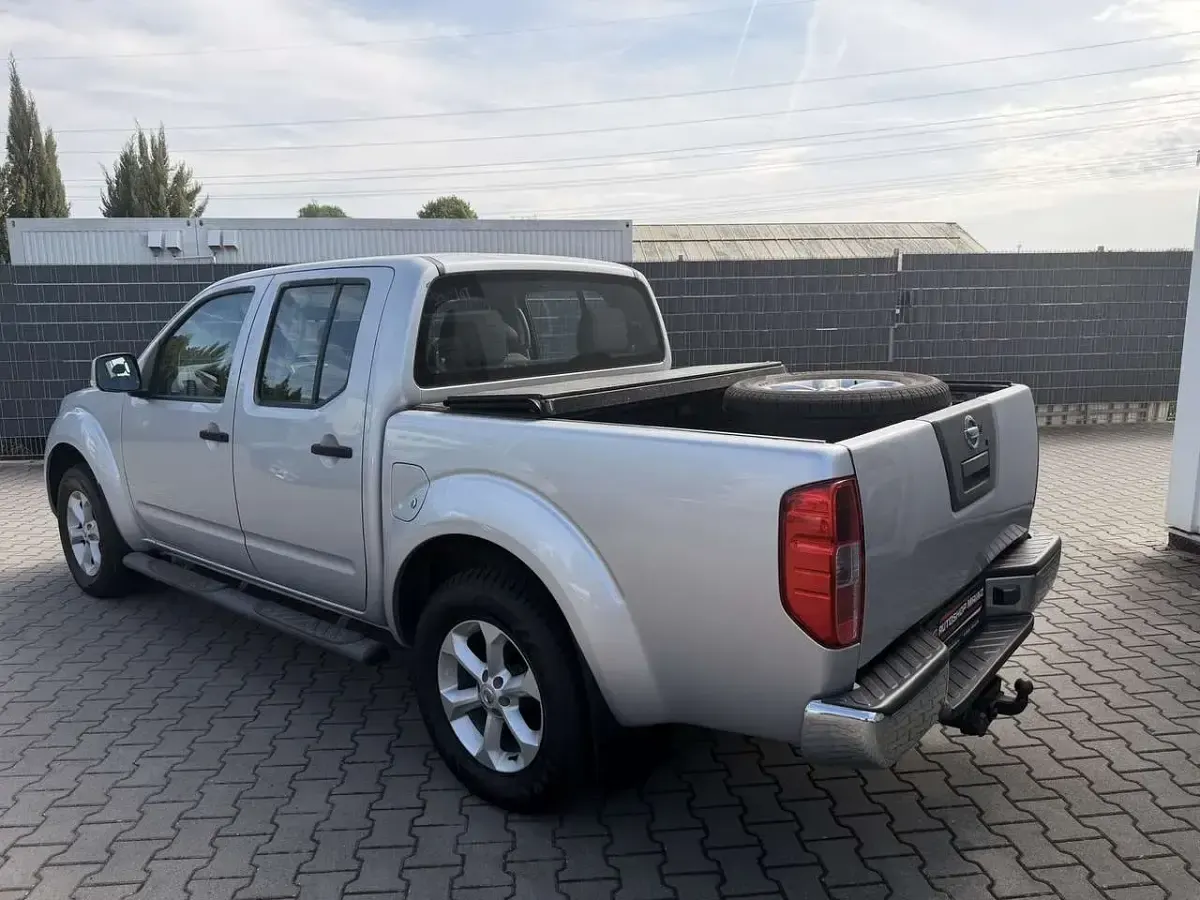 Gebraucht Nissan Navara SE 190 PS (139 kW) 2010 Silber Pickup