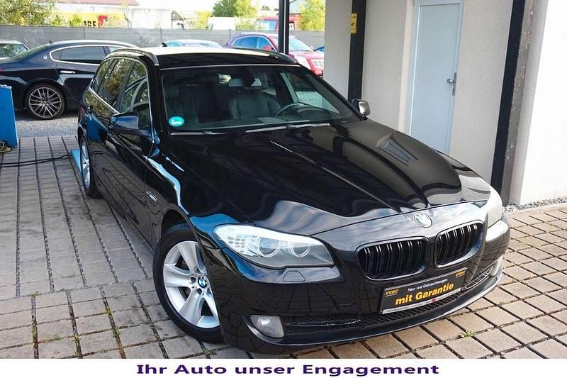 Glanzschwarz schwarz ii Gebraucht 2013 BMW 530 Sport Line Kombi | 8.600 € (Fairer Preis) - Bild 1/4
