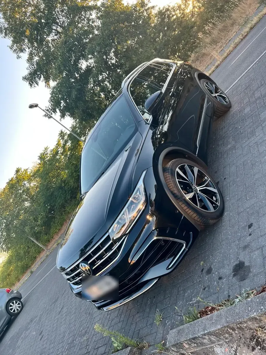Gebraucht VW Tiguan R-line 200 PS (147 kW) 2024 Schwarz SUV