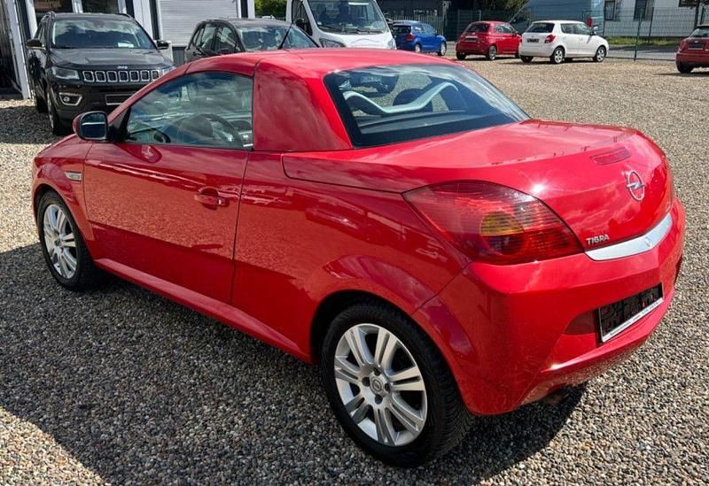 Gebraucht Opel Tigra Enjoy 90 PS (66 kW) 2006 Rot Cabrio