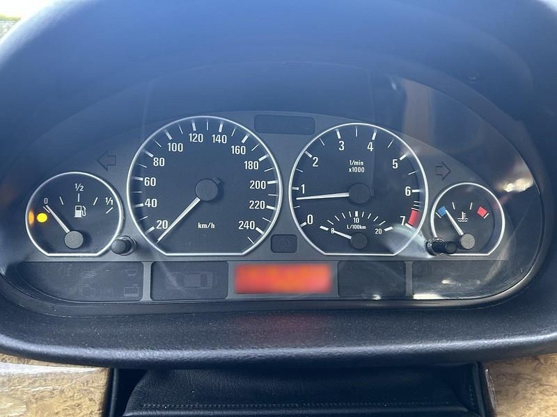 Second-hand BMW 330 Basis 231 CP (169 kW) 2003 Albastru Berlinǎ