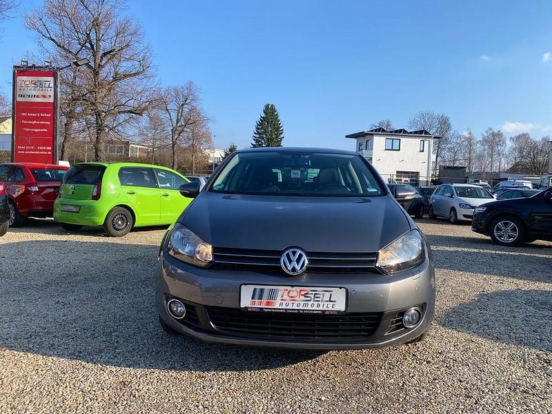 Gebraucht VW Golf VI Team 105 PS (77 kW) 2010 Grau Kleinwagen