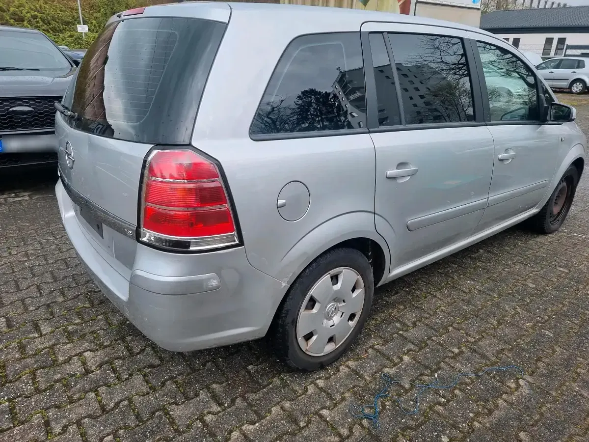 Gebraucht Opel Zafira 140 PS (102 kW) 2006 Silber Van / Kleinbus