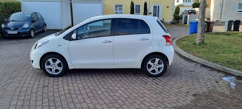 Gebraucht Toyota Yaris Edition 100 PS (73 kW) 2011 Weiß Kleinwagen