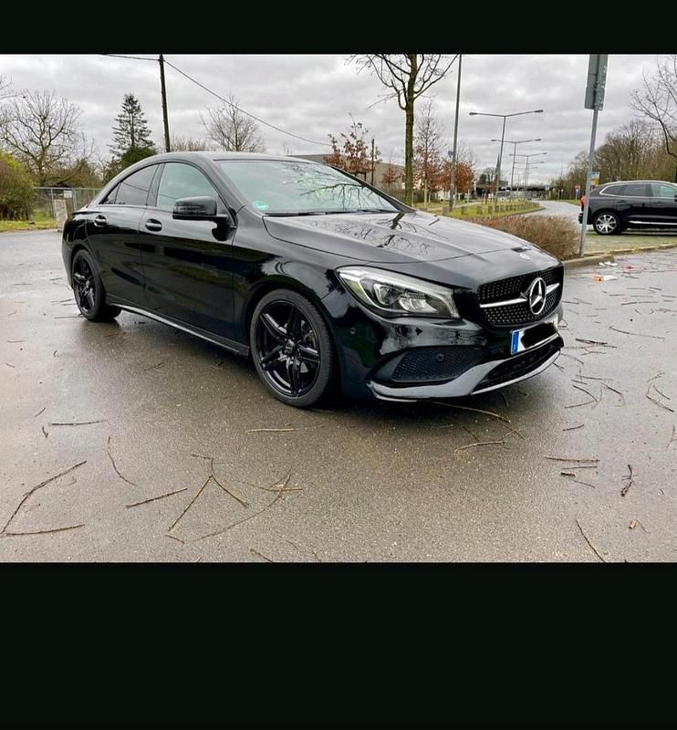 Schwarz Gebraucht 2018 Mercedes CLA180 Limousine | 20.000 € (Fairer Preis) - Bild 1/4