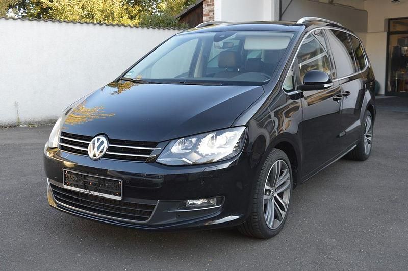 Schwarz Gebraucht 2022 VW Sharan Highline Van / Kleinbus | 24.990 € (Etwas zu teuer) - Bild 1/4