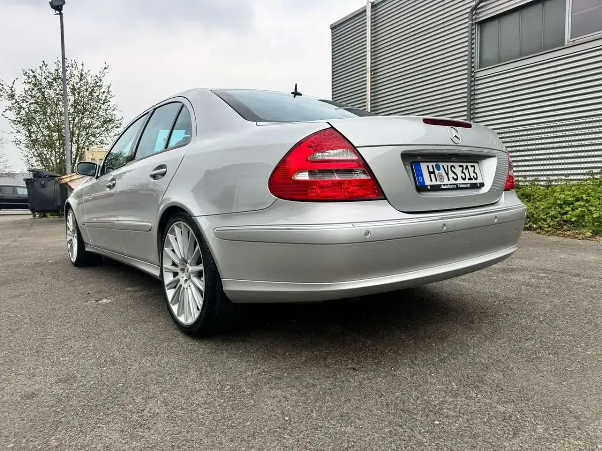 Gebraucht Mercedes E350 Avantgarde 272 PS (200 kW) 2005 Grau Limousine