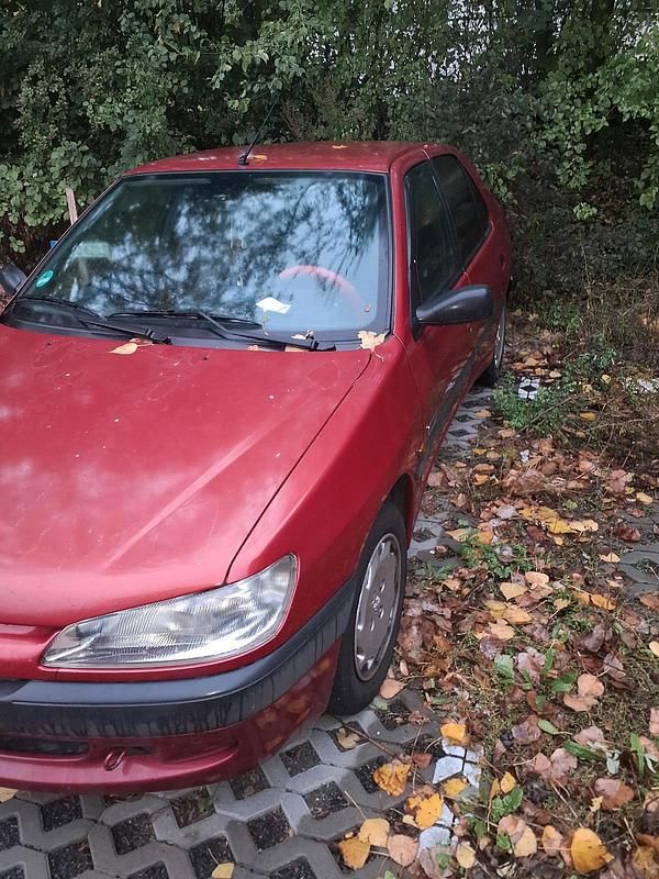 Rot Gebraucht 2007 Peugeot 306 Limousine | 500 € - Bild 1/2