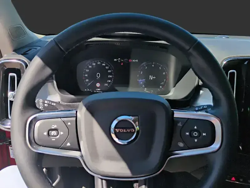 Gebraucht Volvo XC40 Momentum 2022 Rot SUV