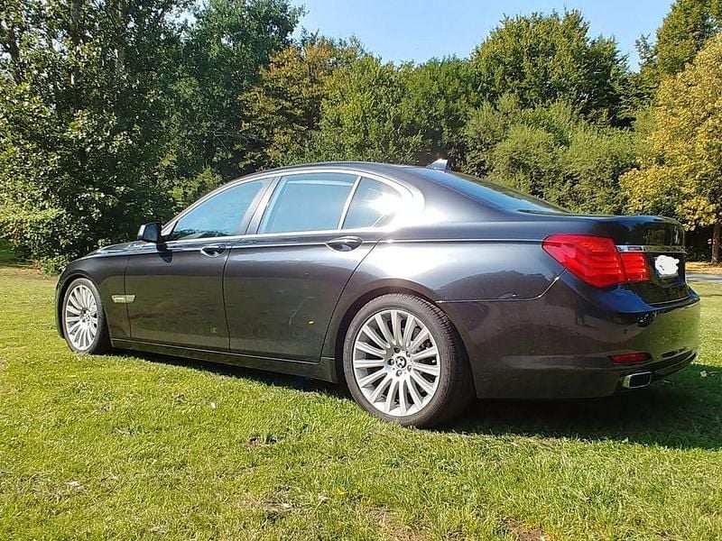 Second-hand BMW 740 Performance 326 CP (239 kW) 2009 Gri Berlinǎ