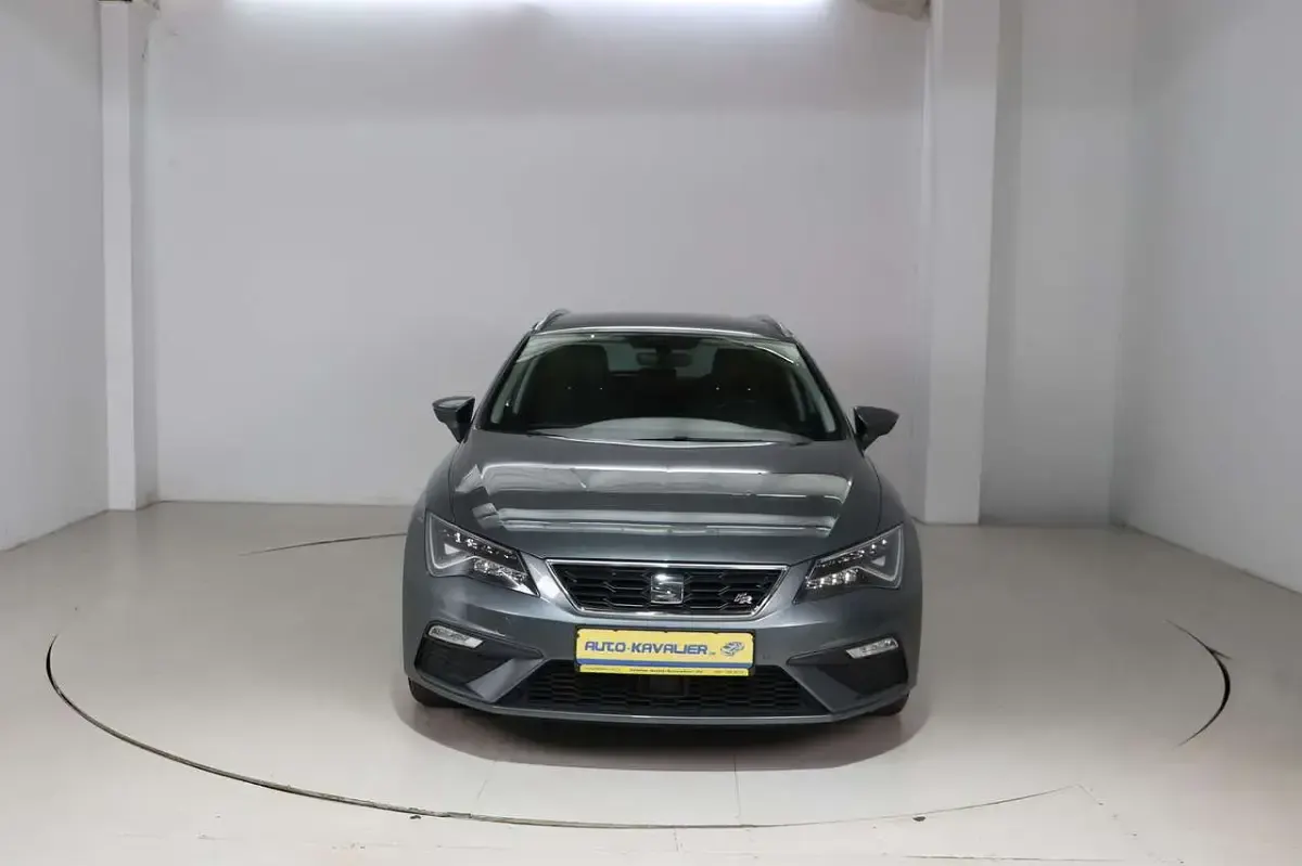 Używany Seat Leon ST FR 125 KM (91 kW) 2018 Szary Kombi