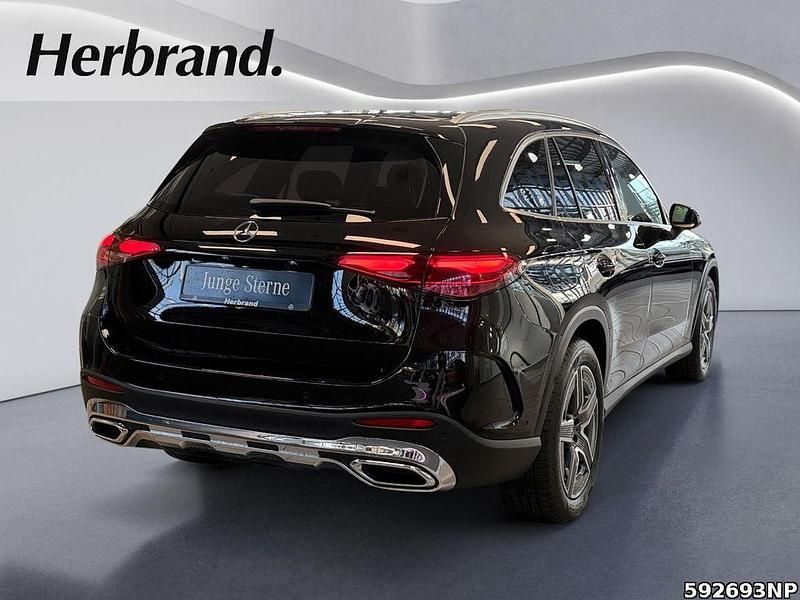 Gebraucht Mercedes GLC300 AMG 269 PS (197 kW) 2024 Metalliclack obsidianschwarz SUV