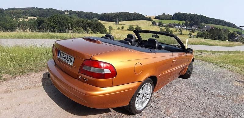 Second-hand Volvo C70 163 CP (119 kW) 2000 Auriu Cabrio
