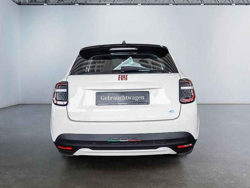 Gebraucht Fiat 600E Red 114 kW (156 PS) 2023 Weiß SUV