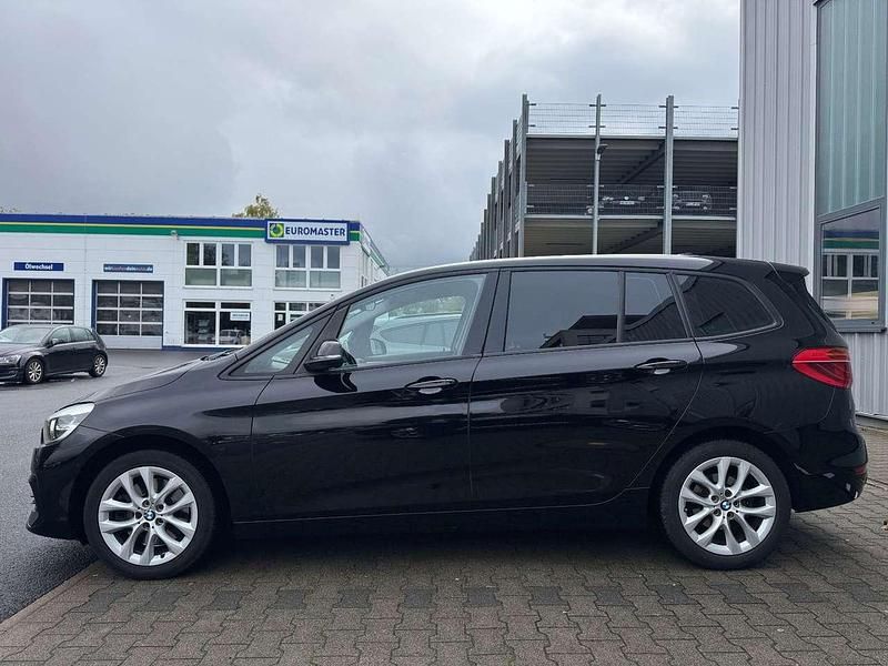 Schwarz ii/bonnet fluid black Gebraucht 2018 BMW 220 Sport Line Van / Kleinbus | 14.690 € (Guter Preis) - Bild 1/3