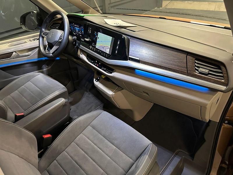 Gebraucht VW Multivan Style 150 PS (110 kW) 2023 Copper bronze metallic Van