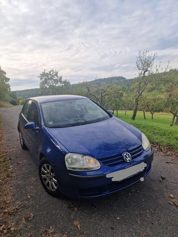 Blau Gebraucht 2004 VW Golf V Kleinwagen | 1.200 € (Superpreis) - Bild 1/4