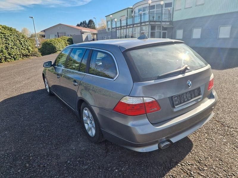 Gebraucht BMW 520 Advantage 177 PS (130 kW) 2009 Grau Kombi